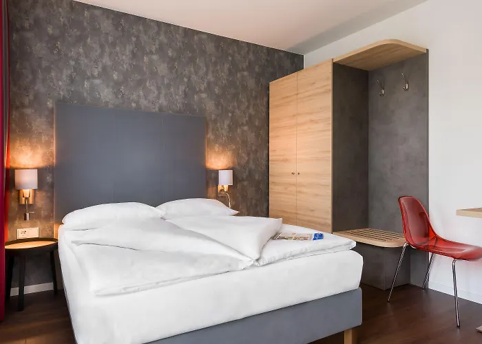 Signature East 3*