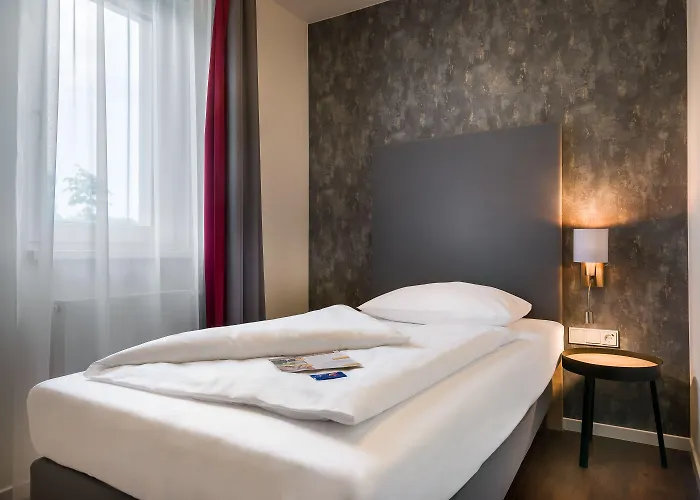 Signature East 3*