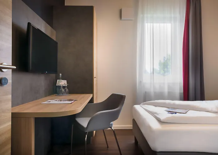 Signature East 3*