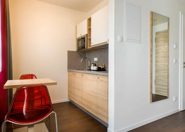 Signature East 3*