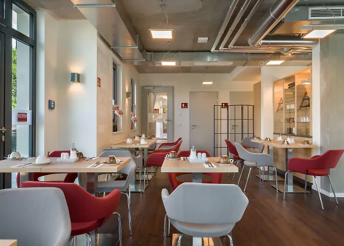 Signature East Aparthotel 3*