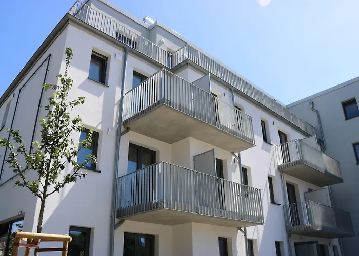Signature East 3*