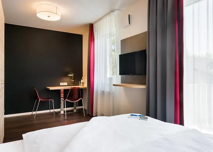 Aparthotel Signature East 3*