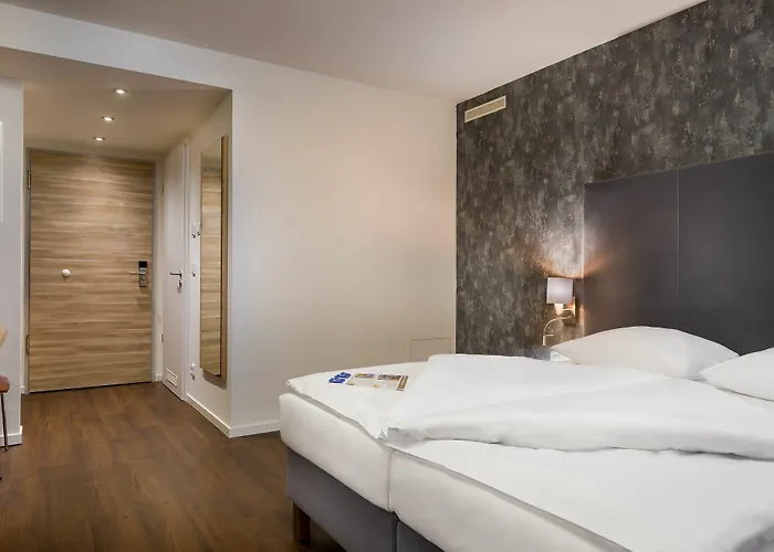 Signature East 3*