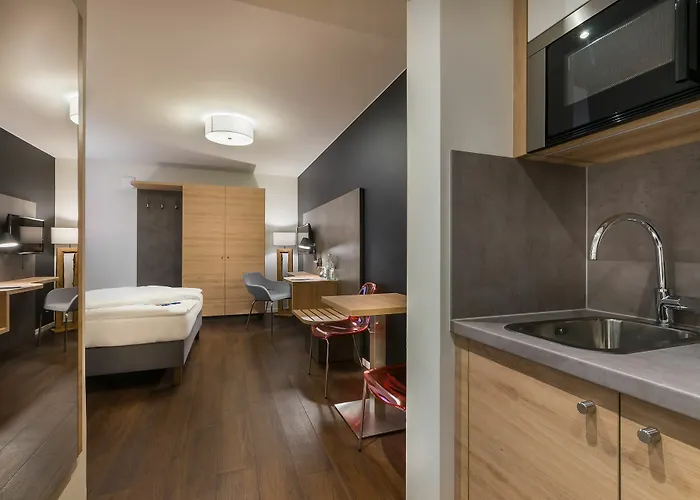 Signature East 3*